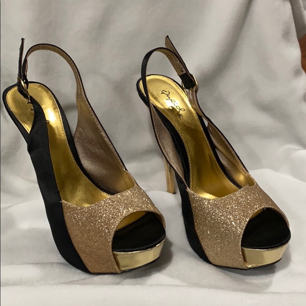 Quips platform pumps✨